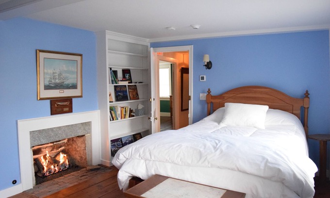 Stonington Bed & Breakfast | Private Room B at Dragonfly Inn
