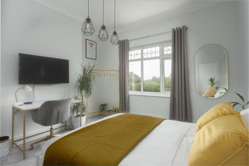 Moreton House | Private room in a spacious home