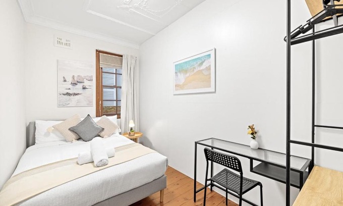 Gordon House | Private Room in Gordon near Train & Bus