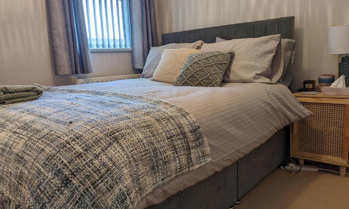 Moneymore House | Private Room in House with Mountain view