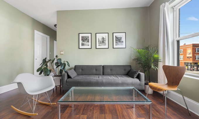 Chicago Apartment | Private Room in Stylish West Humboldt Park Apartment