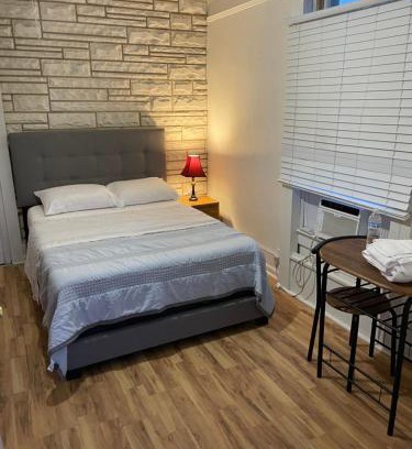 Garfield House | PRIVATE ROOM ON TAYLOR FULL KITCHEN and BATHROOM shared ARTS RooSEVELT ROW CONVENTION CENTER STADIUMS ASU DOWNTOWN PHOENIX