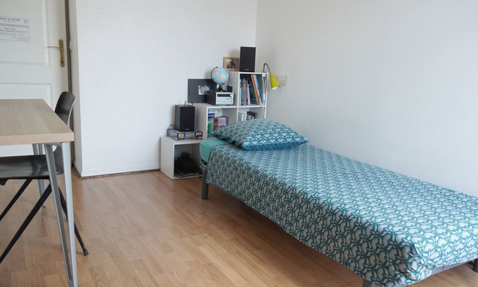 Saint-Denis Bed & Breakfast | Private room -single bed in appartement to share- 20 Minutes from Paris