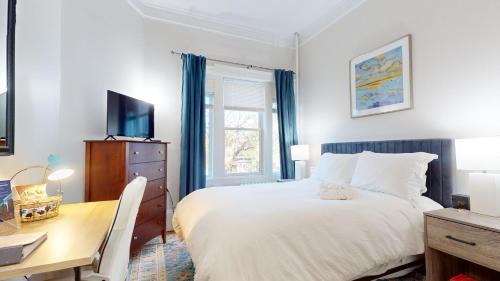 Coolidge Corner South Side Apartment | Private Room, Walk To Hosp, Fenway, Bu, Transport