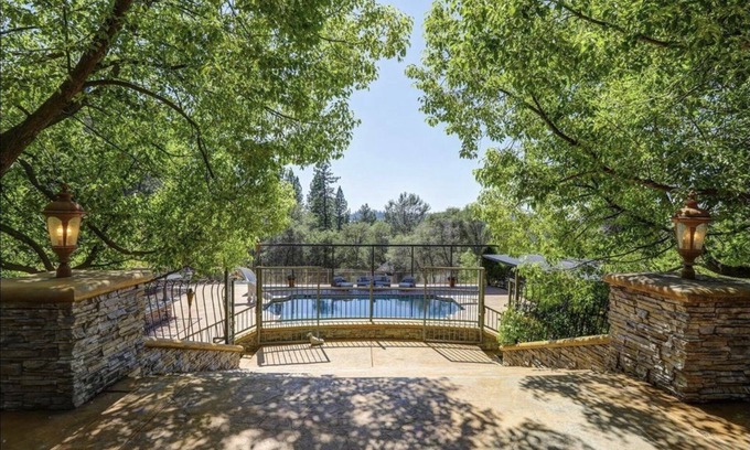 Penn Valley House | Private, spacious estate in the Sierra foothills just outside Grass Valley.
