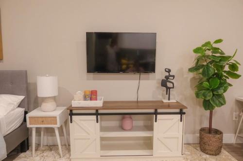 Constable Hook Apartment | Private Studio 5 minutes to the NYC train