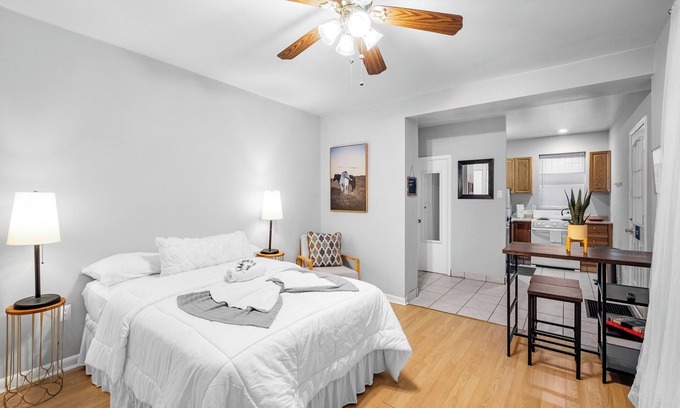 Graduate Hospital Apartment | Private Studio w/Cozy Yard