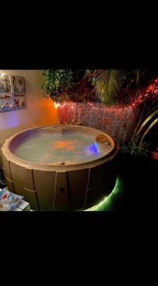 Poinsettia Heights Apartment | Private studio with pool and a jacuzzi near beach