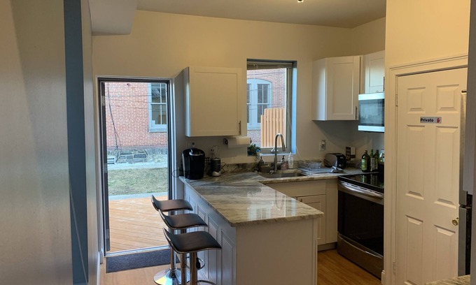 Downtown Wilmington House | Private townhouse near downtown and state park