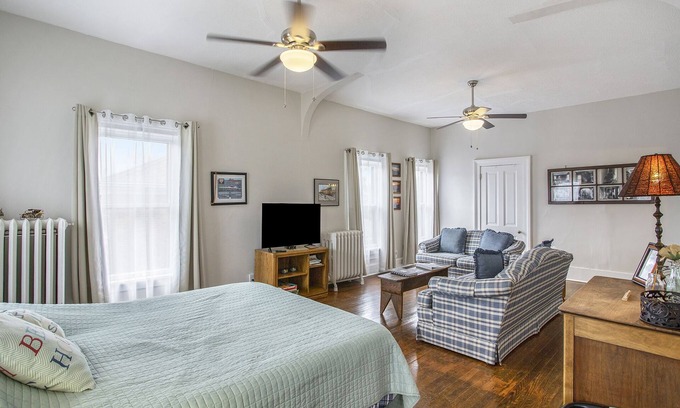 Michigan City Apartment | Private Upper Loft apartment Michigan City Indiana