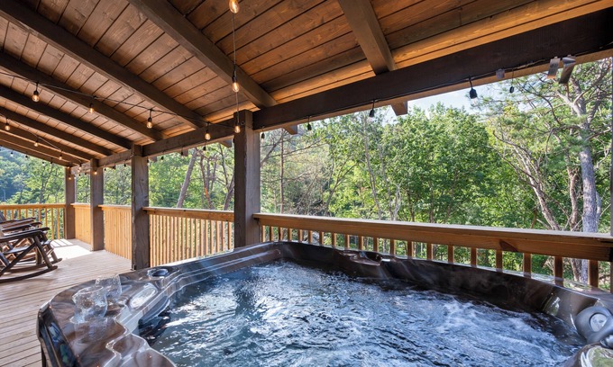 Gatlinburg - Pigeon Forge Cabin | Private Views Waterfall Yoga Hiking HotTub Arcade