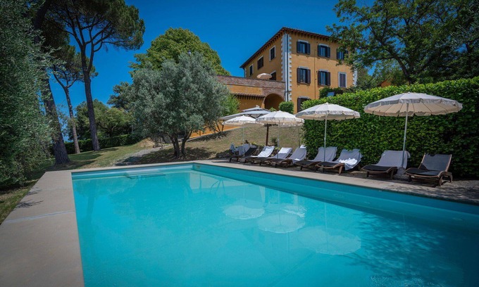 Chiusi Villa | Private Villa with WIFI, A/C, private pool, hot tub, TV, terrace, pets allowed, panoramic view