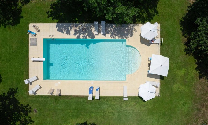 Santarello Villa | Private Villa with WIFI, private pool, hot tub, TV, pets allowed, parking, close to Montepulciano