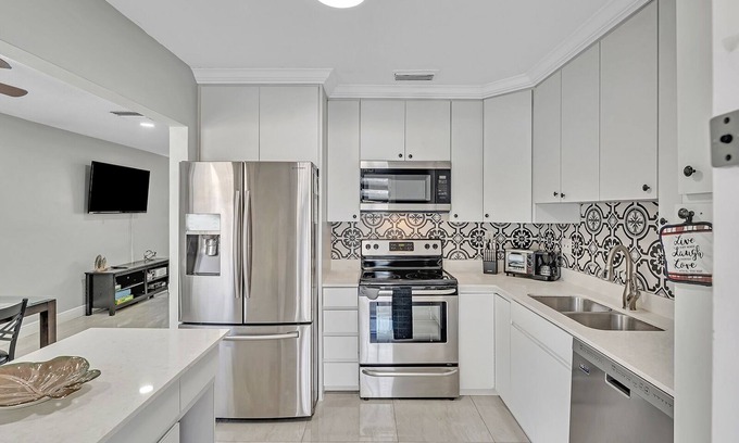 Hollywood Villa | Private VillaDelSol☀️6Bedroom4Bath HeatedPoolHome🏊‍♀️🏠