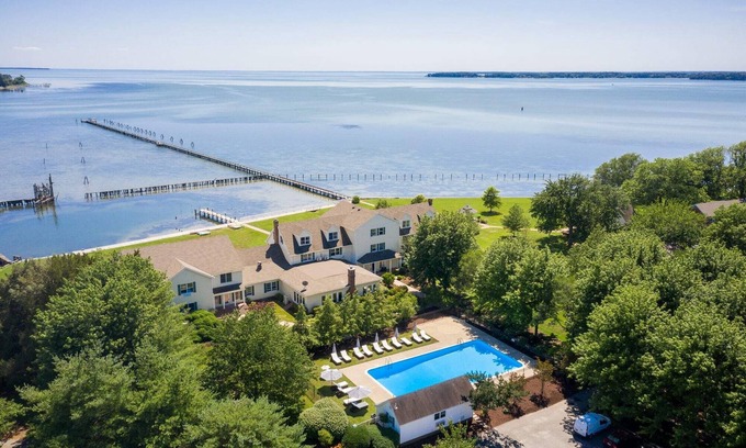 Royal Oak House | Private Waterfront Retreat Center, New Reno on 18 Acres