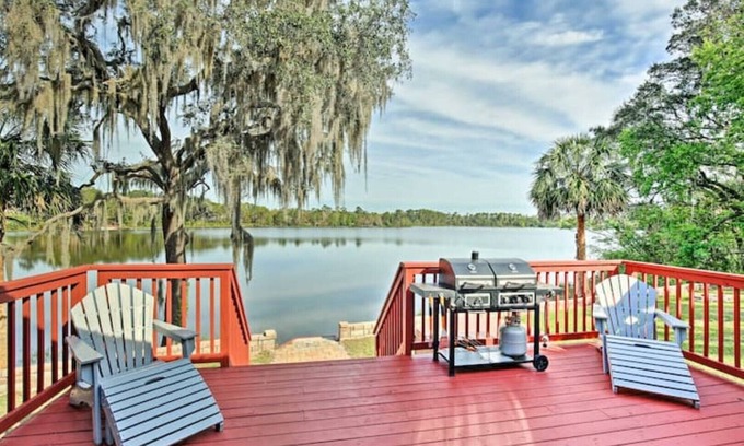 Ocklawaha Other | private Waterfront with pool table and hot tub