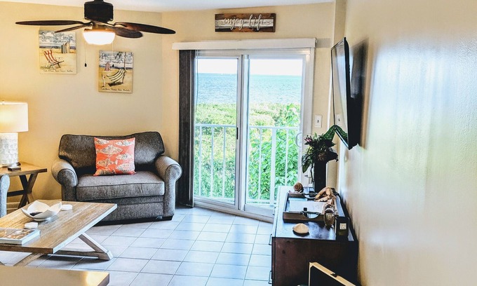Tavernier Condo | {PRIVATELY OWNED} This 2 bedroom has everything you need.nwith a Fantastic view.