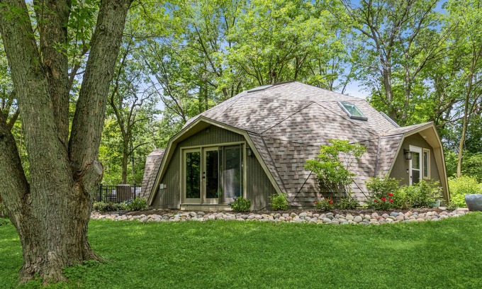 Fox Valley House | Professionally Sanitized - Dome Away From Home - Secluded Naperville Retreat