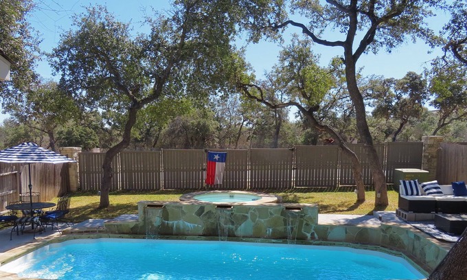 West San Antonio House | PROMO 5% WEEKLY AND10%MONTLY Mirabella Residence in gated community with pool