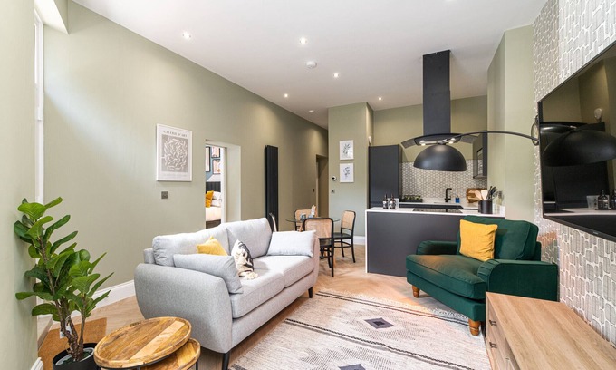 Newcastle-upon-Tyne Apartment | Properties Unique | Chelmsford Loft 7
