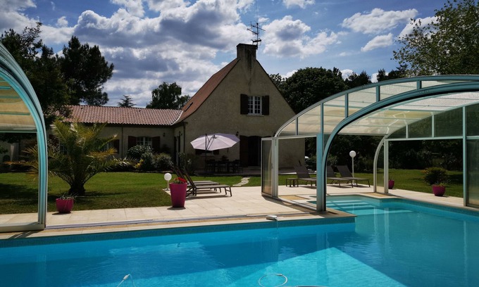 Bergerac Villa | Propriété Avec Piscine et Tennis en Bord de Dordogne, à 2mn du Centre Ville