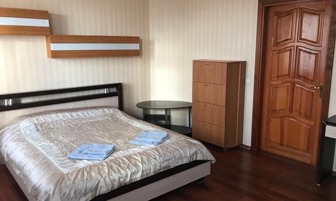 Dniprovs'kyi District Apartment | Просторная квартира