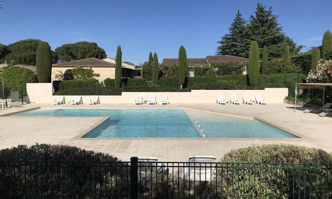 St.-Remy-de-Provence House | Provencal mazet at the foot of the alpilles, air-conditioned, in a little corner of paradise