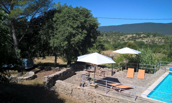 Pompignan House | Provencal farmhouse with swimming pool in a domain of 4 ha in the middle of the village