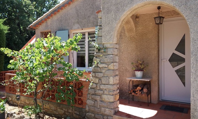 Six-Fours-les-Plages Villa | Provencal villa 1 km from the beaches, close to shops, pets welcome