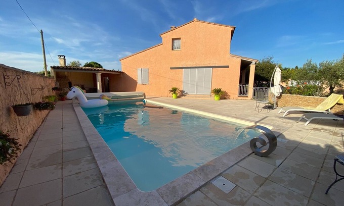 Camaret-sur-Aigues House | Provencal house with pool