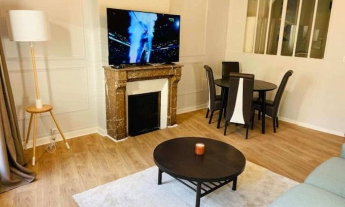 Toulon Apartment | Provencal Market