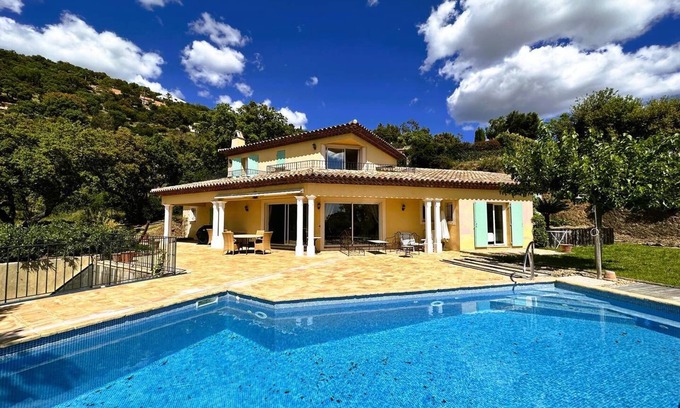 La Londe-les-Maures House | Provençal villa for 10 people with air conditioning and sea view, featuring a private heated.