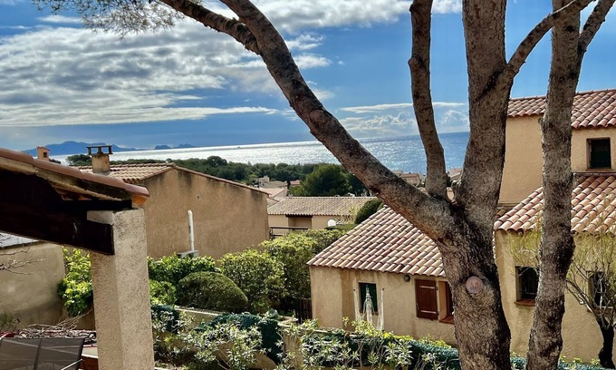 Sausset-les-Pins Villa | Provencal villa near Marseille - 5 min walk to the sea - Wi-fi - AC - Sea view