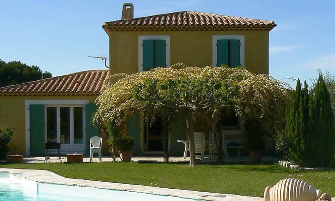 Saint-Cannat Villa | Provencal villa with swimming pool, garden and absolute comfort -Up to 10 people