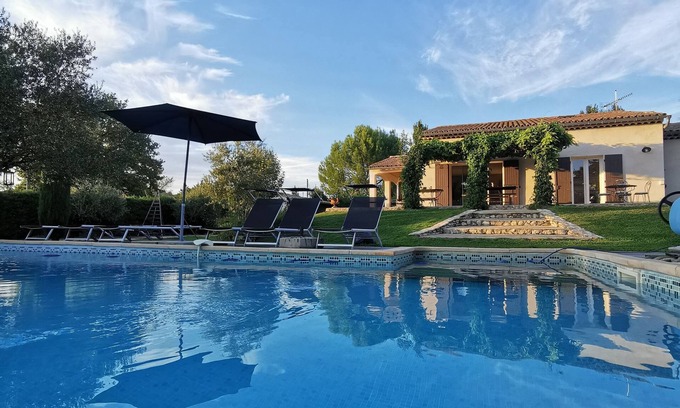 Cadenet House | Provençal villa with HEATED SWIMMING POOL near LOURMARIN and LUBERON vineyards