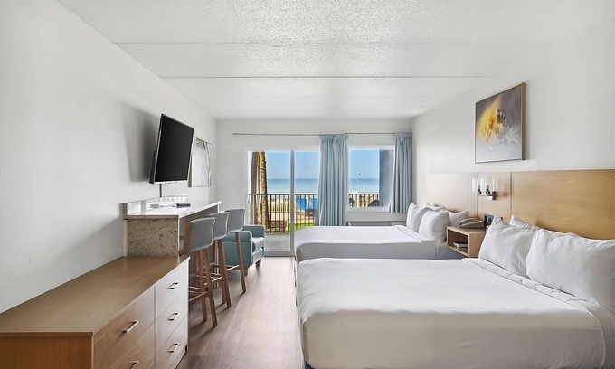 Fort Bay House | Proximity at its Best! Gulf View, Full Kitchen, Beachfront Property w/Pool!