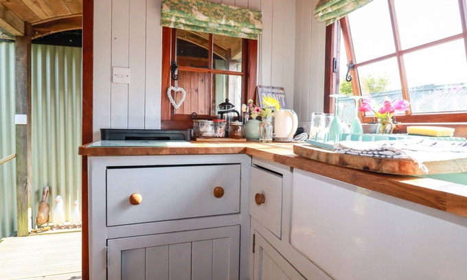 Brazzacott Cottage | Puddle Duck Shepherds Hut