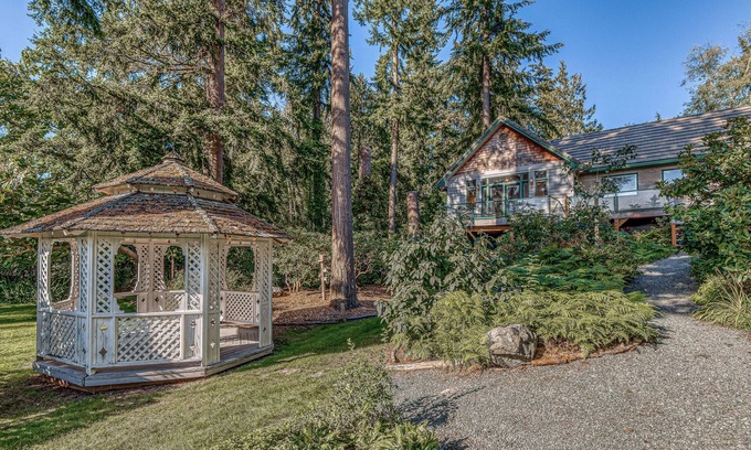 Clinton House | Puget Sound-view group getaway with water views, games & entertainment