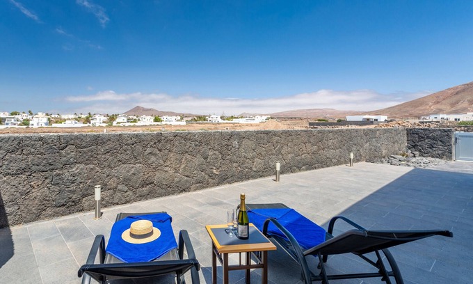 Costa Teguise Ski Chalet | Pure Relax Holiday Home - Large terrace and Solarium