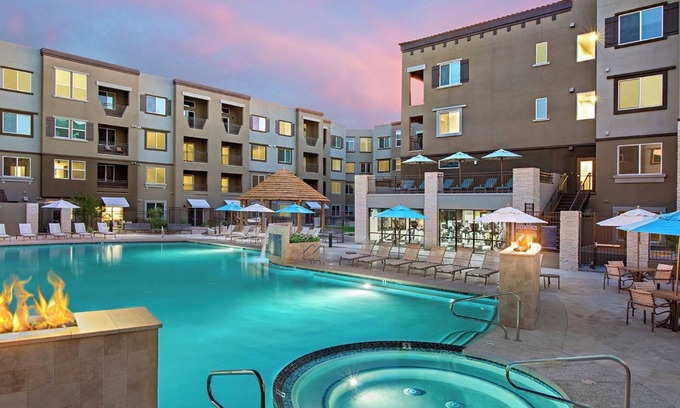 Desert Ridge Apartment | Pure Suites One Bedroom Desert Ridge Gym Pool Pickleball Tennis Golf Simulator