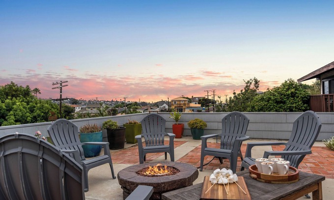 Point Loma Heights House | Putting Green, Firepit + Game Room & Outdoor Dining Near Beaches | Zola Street