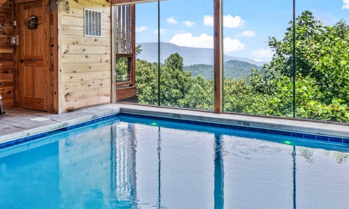Gatlinburg - Pigeon Forge Cabin | Pvt Indoor Heated Pool, Mtn View, 4 BR, Game Rm, & Hot Tub-Fall Family Fun
