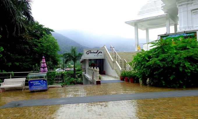 Rishikesh House | Quadruple Room near Ram Jhula