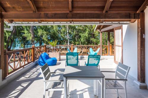 Grand Gaube Apartment | Quaint 2BDR Apt in Melville Public Beach w pool