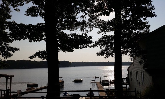 Sister Lakes House | Quaint and Roomy Cottage On Beautiful Dewey Lake!!