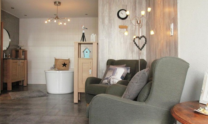 Egmond aan den Hoef Apartment | Quaint Apartment in Egmond aan den Hoef near the Sea