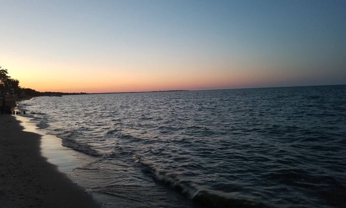 Kawkawlin Cottage | Quaint beach cottage with magnificent sunrises on Saginaw Bay/Lake Huron