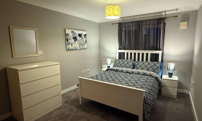 Bracknell Apartment | Quaint Bracknell Apartment with Two Bedrooms