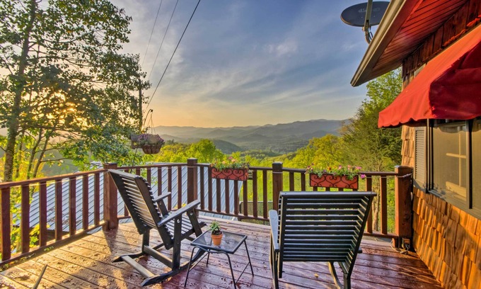 Bryson City Cottage | Quaint Bryson City Cottage w/Smoky Mountain Views