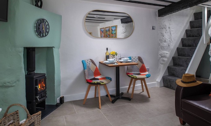 Dolgellau Cottage | Quaint, charming cottage featuring cosy log burner